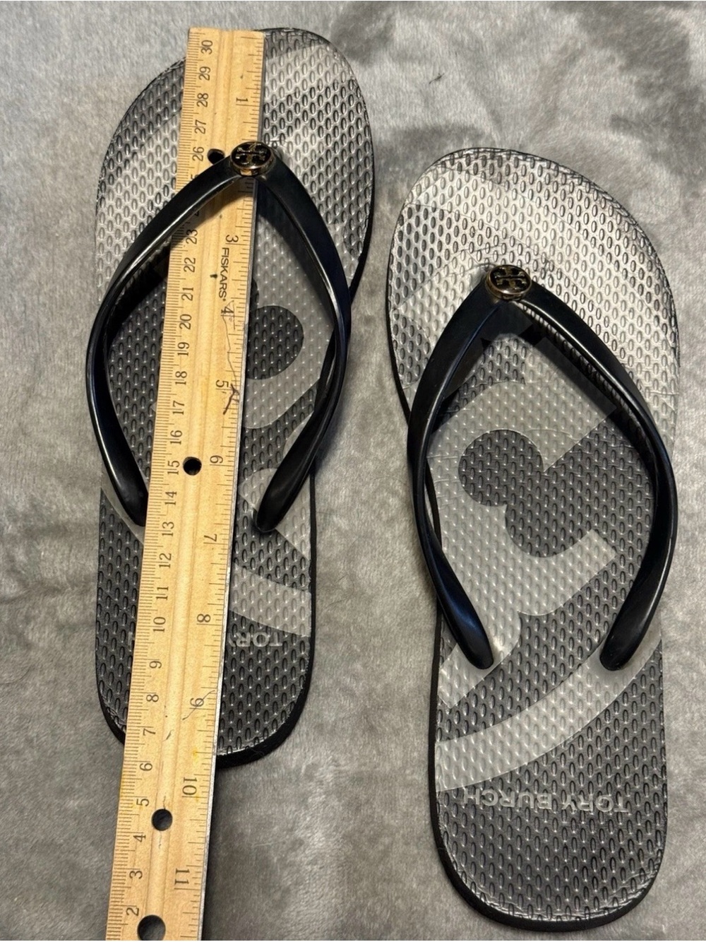 Tory Burch Flip Flops Thong Sandals Black Gray Beach EUC Women’s 8? - Picture 6 of 6